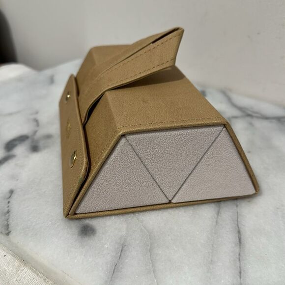 SANCIA SUNGLASSES CASE - EUC - Picture 2 of 9